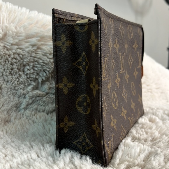 Louis Vuitton LV - Picture 5 of 12